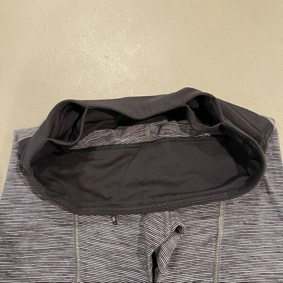 Lululemon Black/Grey Striped Cropped Leggings Size 4 - Picture 6 of 8